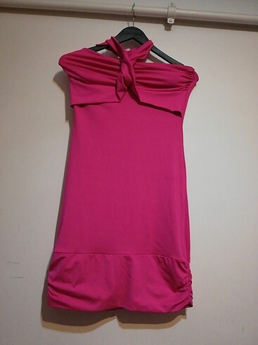 Pembe elbise 