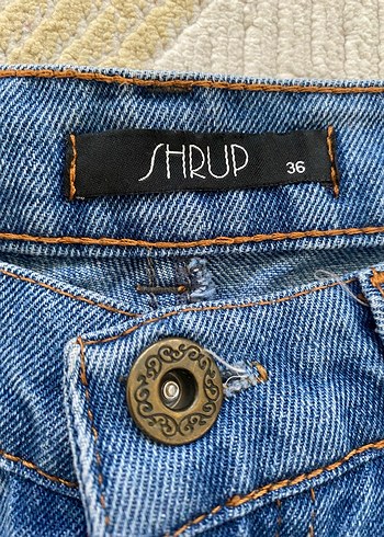Zara Taşlı Düğmeli Midi Kadın Kot Pantolon