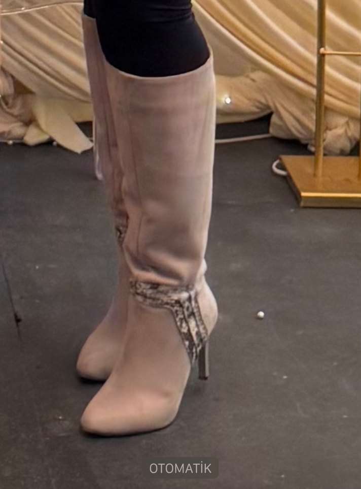 Gri Süet Yılan Desenli Dizüstü Çizme - Görsel 4