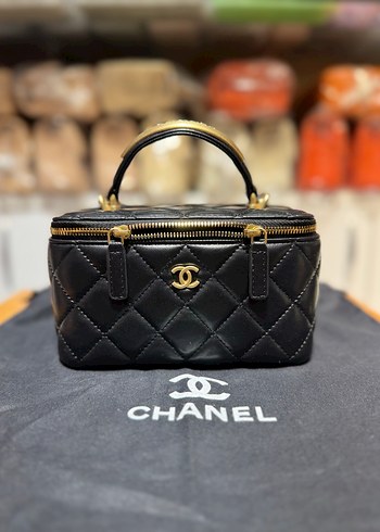 CHANEL Siyah Deri Fermuarlı Kadın Çantası