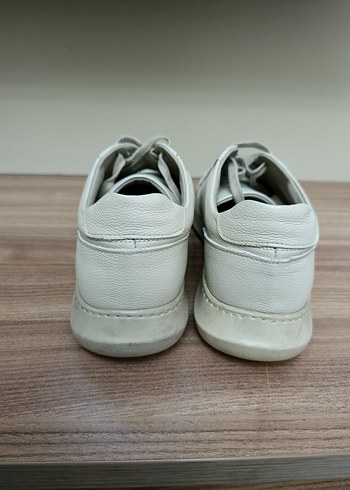 Beyaz Minimalist Spor Ayakkabı - Görsel 4