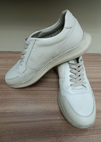 Beyaz Minimalist Spor Ayakkabı - Görsel 3