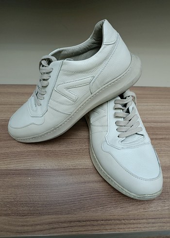 Beyaz Minimalist Spor Ayakkabı - Görsel 9