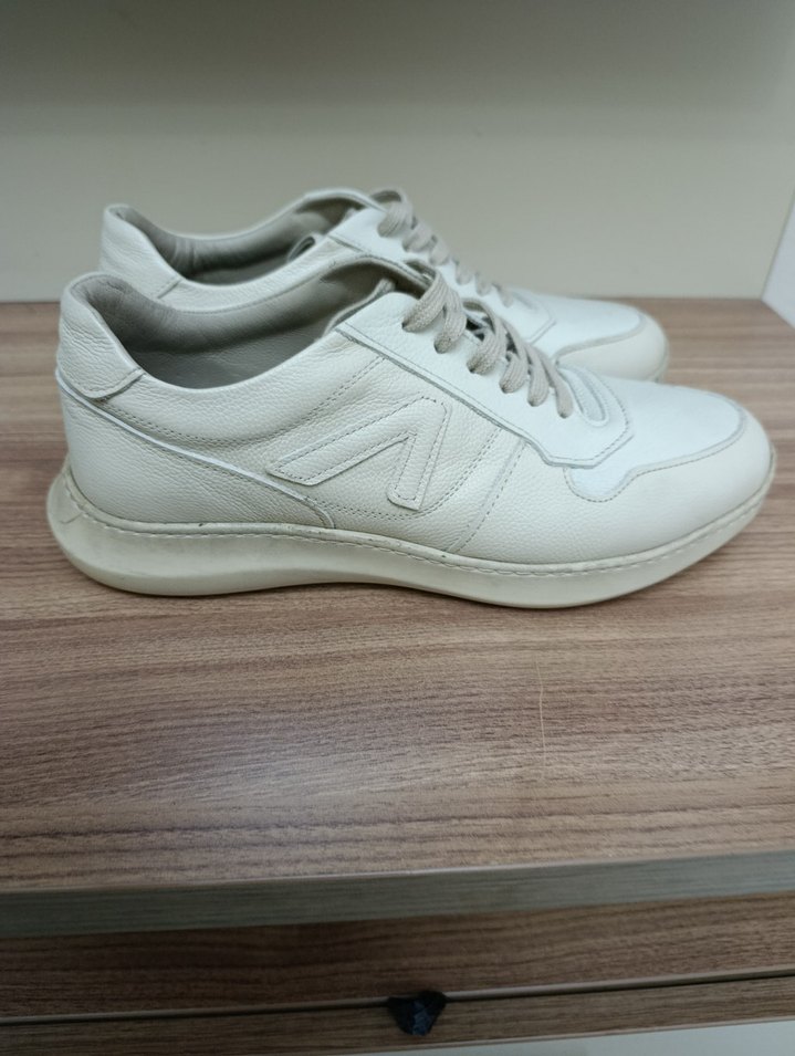 Beyaz Minimalist Spor Ayakkabı - Görsel 2