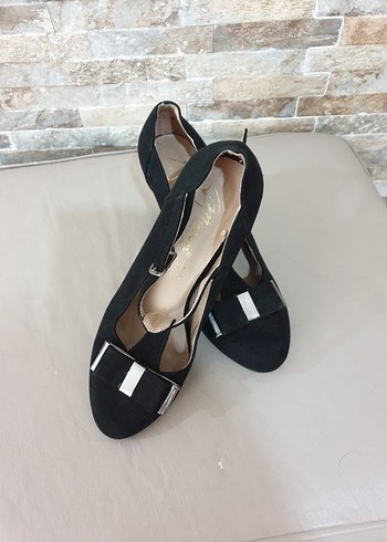 Siyah Tokalı Stiletto Kadın Abiye Ayakkabı