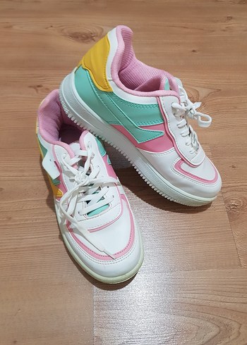 Çocuk Bağcıklı Pastel Renkli Spor Ayakkabı