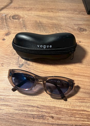 Şeffaf Bej Vogue Vintage Kadın Güneş Gözlüğü