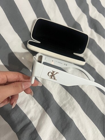 Güneş gözlüğü calvin klein
