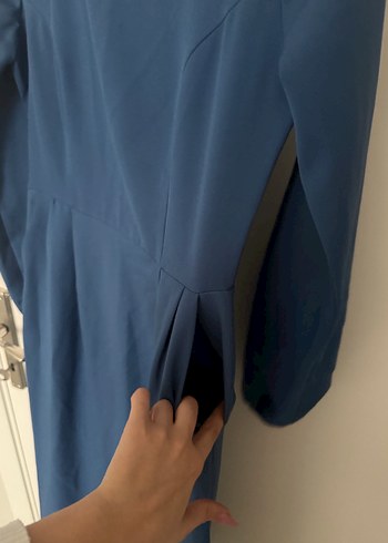 Uzun Kollu Lacivert Saten Elbise - Görsel 3