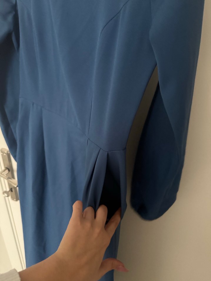 Uzun Kollu Lacivert Saten Elbise - Görsel 3