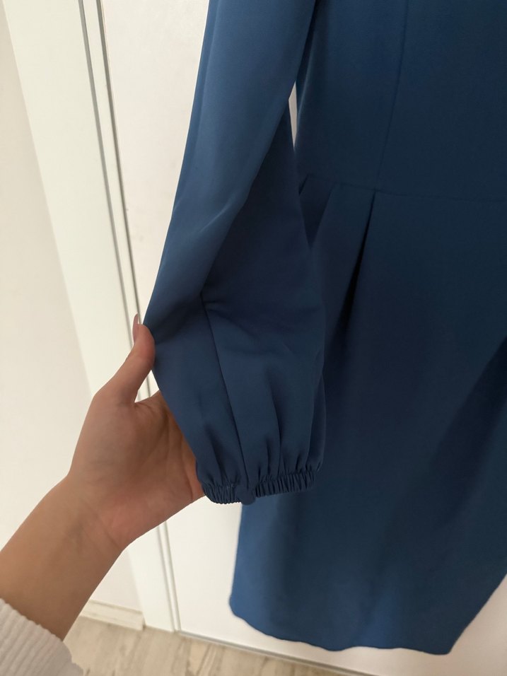 Uzun Kollu Lacivert Saten Elbise - Görsel 4