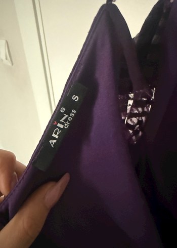 Mor Uzun Kollu Gotik Drape V Yaka Elbise - Görsel 7