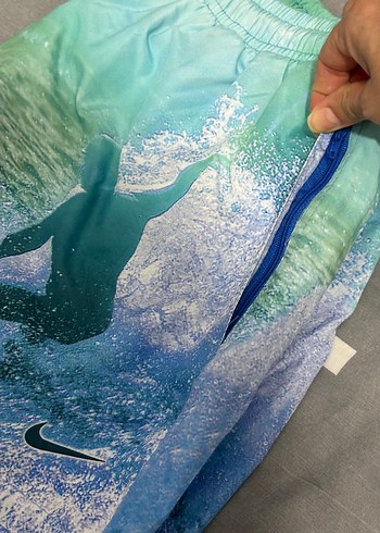 Nike Renkli Tie-Dye Desenli Deniz Şortu - Görsel 7