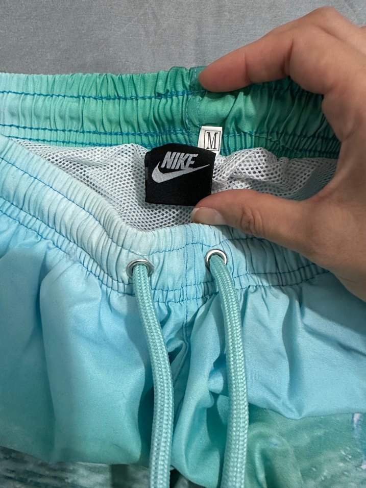 Nike Renkli Tie-Dye Desenli Deniz Şortu - Görsel 3