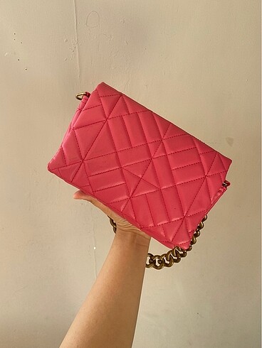 Pembe çanta