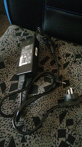 Fast 19v 4.74a adaptör