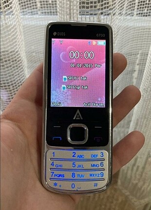 Pyramid Duos 6700 tuşlu telefon