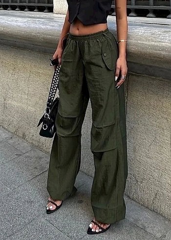 Bershka Haki paraşüt kumaş Pantolon