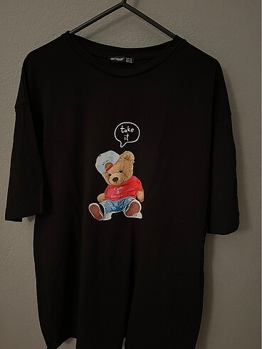 siyah baskılı tshirt