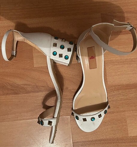 elle taşlı bantlı topuklu ayakkabı