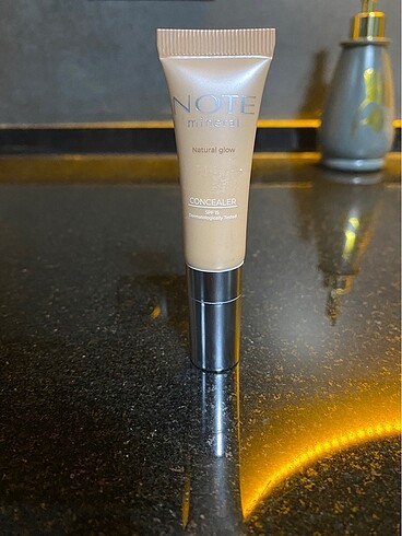 Note Mineral Concealer 202