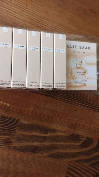 Elie Saab Elie Saab le parfüm sample