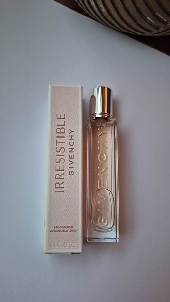 Givenghy irresistible edp 12.5 ml