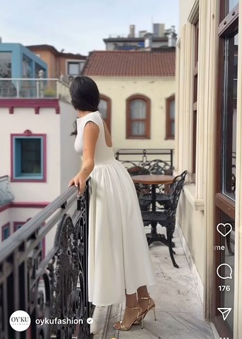 Beyaz Drapeli Midi Straplez Elbise
