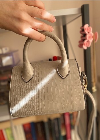 Guess Gri Deri Yılan Desenli Kadın Çanta - Görsel 3