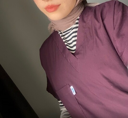 Mürdüm scrubs