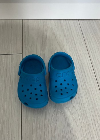Crocs 19