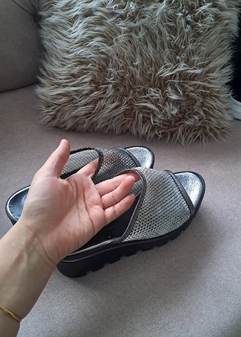 Gri Yılan Desenli Platform Topuklu Kadın Terlik - Görsel 5