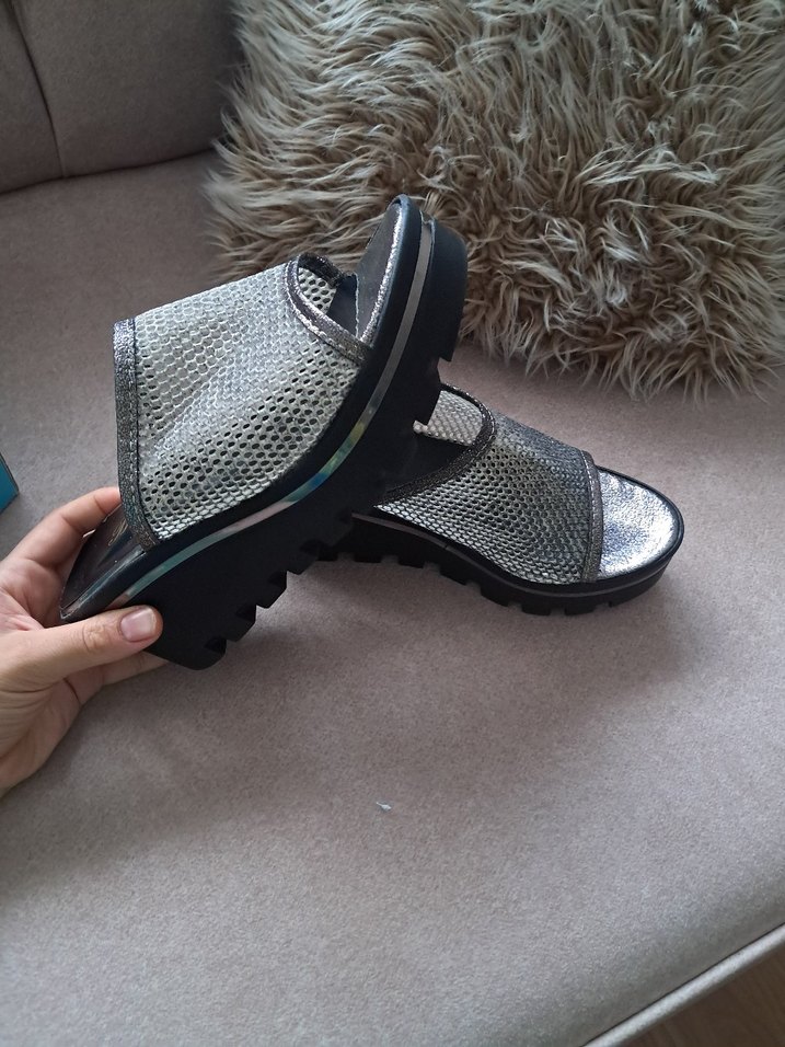 Gri Yılan Desenli Platform Topuklu Kadın Terlik - Görsel 4