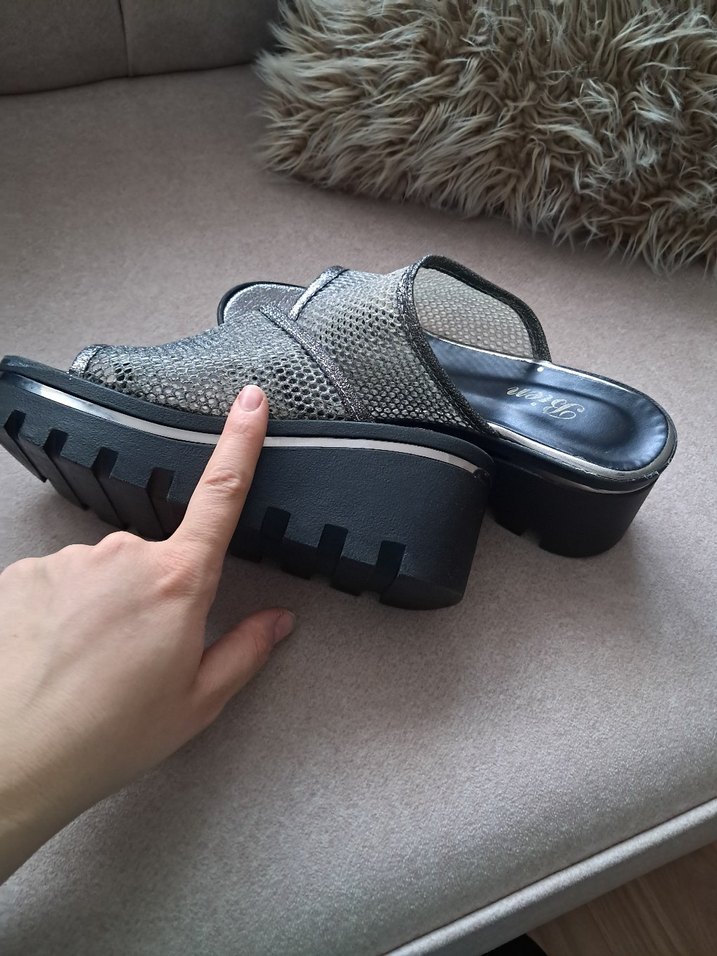 Gri Yılan Desenli Platform Topuklu Kadın Terlik - Görsel 2