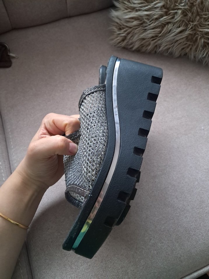 Gri Yılan Desenli Platform Topuklu Kadın Terlik - Görsel 3