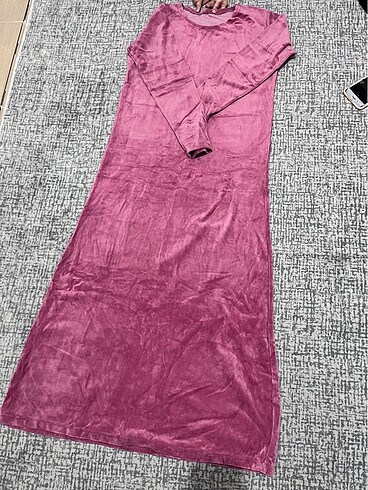 Pembe kadıfe elbise