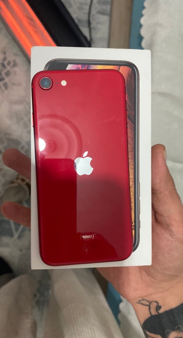 Kırmızı iPhone SE - Görsel 4