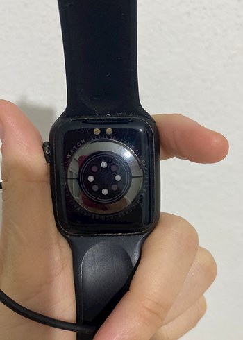 Siyah Akıllı Saat ve Şarj Kablosu - Görsel 2