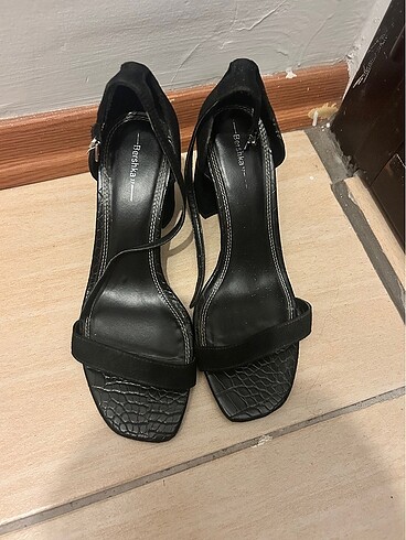 Bershka Tek bant çok şık ayakkabı