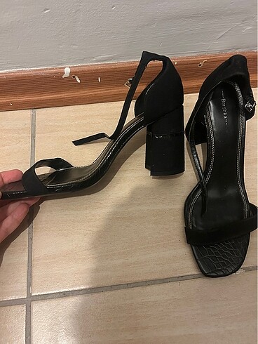 37 Beden siyah Renk Bershka Tek bant çok şık ayakkabı