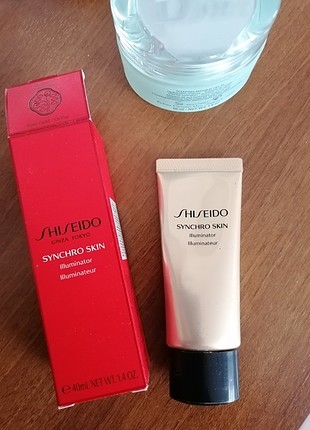  Beden Shiseido Synchro Skin illuminator
