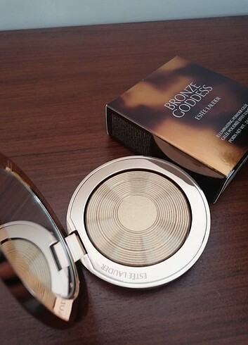 Estee Lauder Highlighter