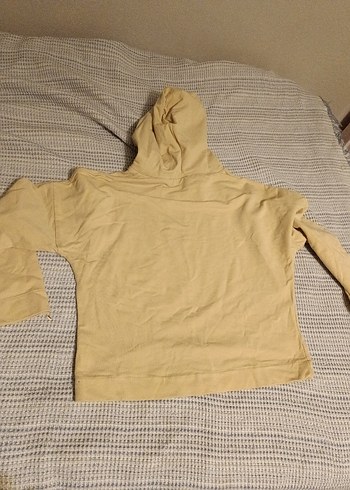9 Yaş Beden 9/10 yaş kapüşonlu sweatshirt.
