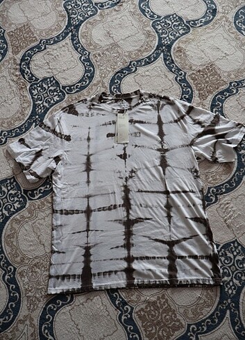 Desenli tee