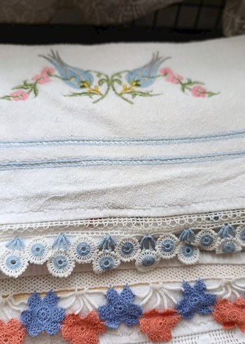 Nakışlı ve Dantel Detaylı Beyaz Havlu - Görsel 6