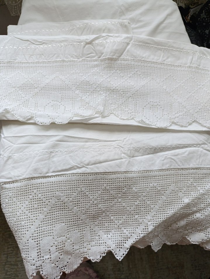 İşlemeli Beyaz Yatak Örtüsü ve Nevresim - Görsel 3