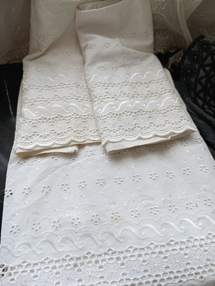 İşlemeli Beyaz Nevresim Takımı - Görsel 3