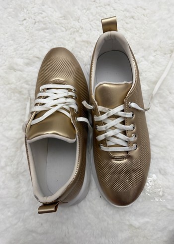 Altın Renkli Bağcıklı Kadın Spor Ayakkabı - Görsel 2