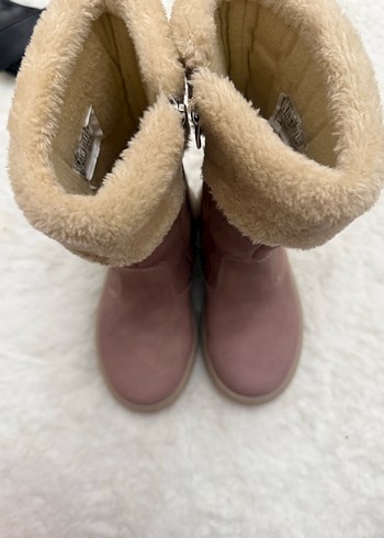 Kız Çocukları İçin Kürklü Nakışlı Süet Bot - Görsel 4