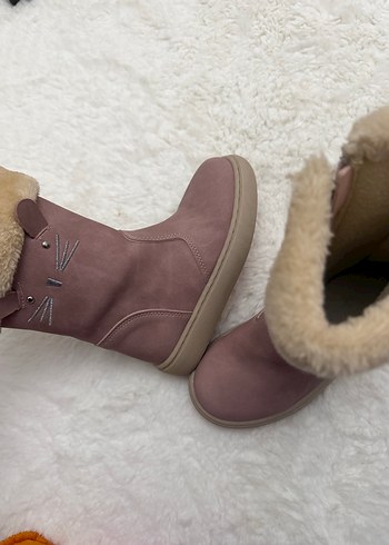 Kız Çocukları İçin Kürklü Nakışlı Süet Bot - Görsel 2